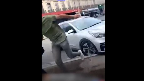 Marseille : une voiture fonce sur les chauffeurs de taxi qui manifestent