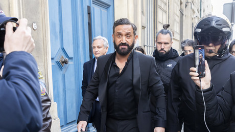 Nouvelle mise en garde de l’Arcom contre Europe 1 après une séquence controversée de Cyril Hanouna avec un ex-député d’extrême droite