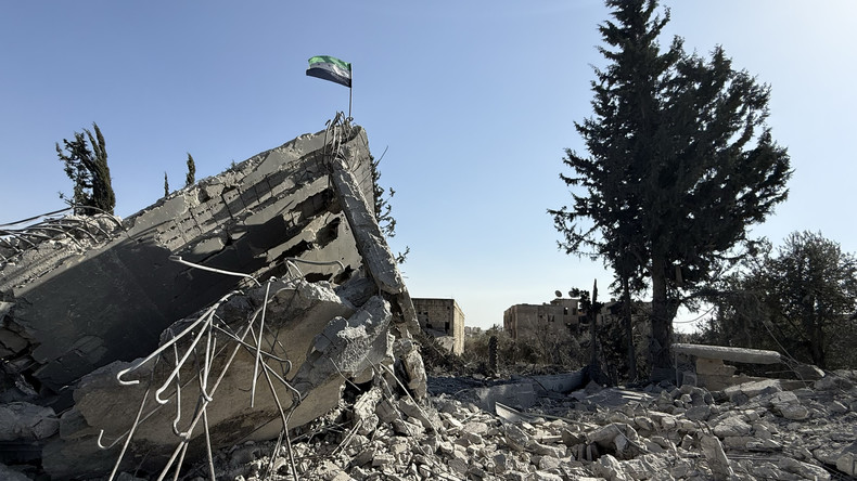 Frappes israéliennes en Syrie après des tirs de roquettes, Damas nie toute responsabilité