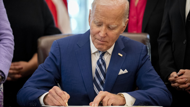 Donald Trump dénonce le scandale de l’autopen comme l’un des plus grands de l’histoire des États-Unis