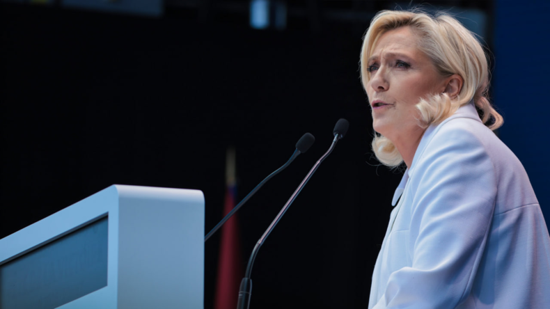 Marine Le Pen fustige l’UE, «empire wokiste» menaçant les nations