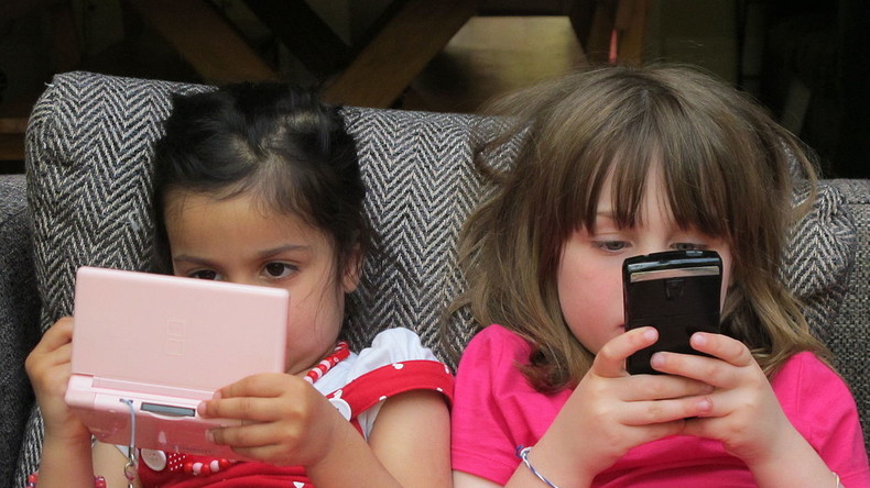 Un rapport alerte sur la santé mentale des enfants, en péril face aux réseaux sociaux