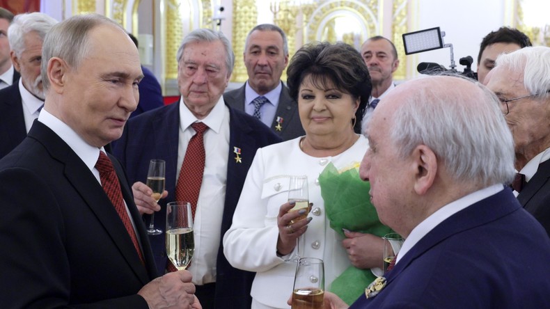 Journée de la Russie : Poutine salue «le chemin puissant, continu et plus que millénaire de l’État russe»