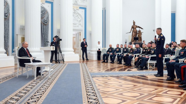 Poutine : l'avenir de la Russie devrait être lié aux héros de l'opération militaire spéciale