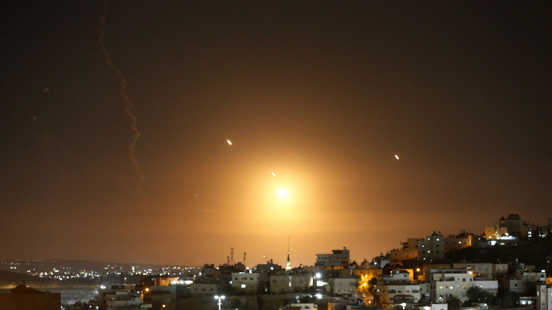 Frappes nocturnes israéliennes sur Téhéran, des hauts gradés tués, Téhéran prépare des représailles