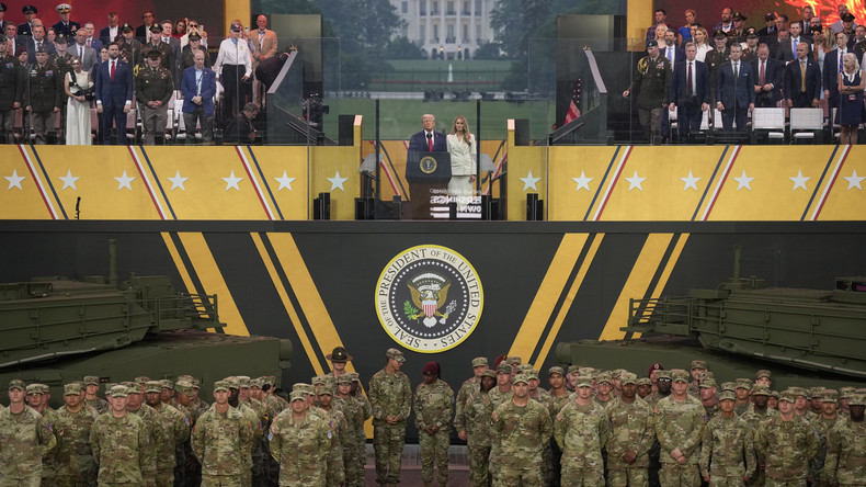 Un défilé militaire controversé à Washington sous haute tension