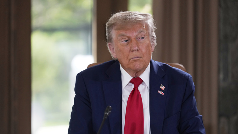 Trump opposé à la baisse du prix plafond sur le pétrole russe envisagée par l’UE, selon Politico