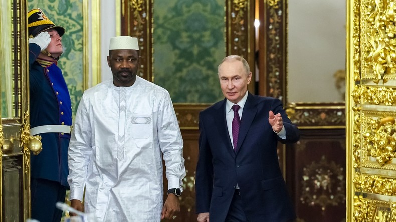 Poutine reçoit Goïta en visite officielle à Moscou