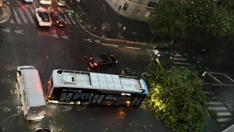 Orages dévastateurs : deux morts et des dégâts majeurs en France
