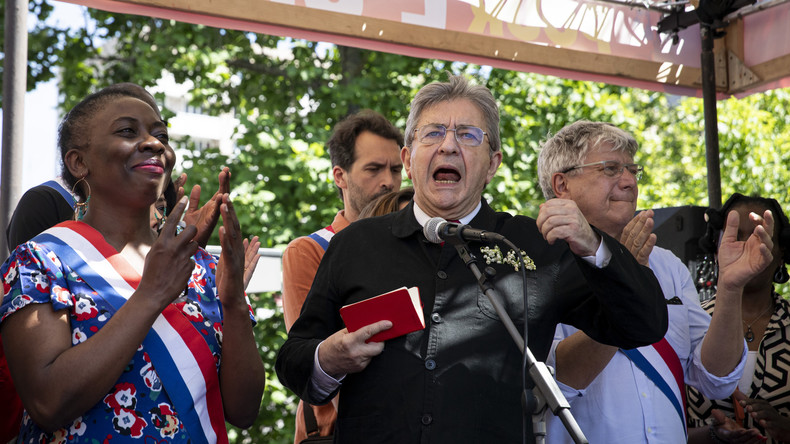 Mélenchon torpille la droite après sa sortie polémique sur la langue française