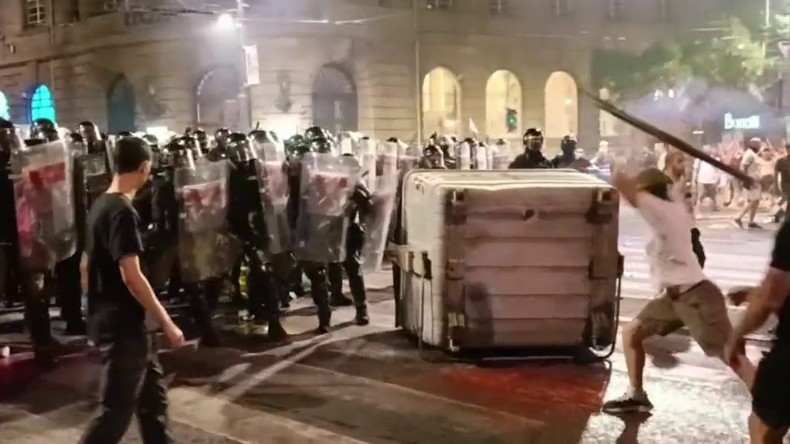 Serbie : les manifestants ont appelé à la destruction du pays, affirme la présidente du Parlement