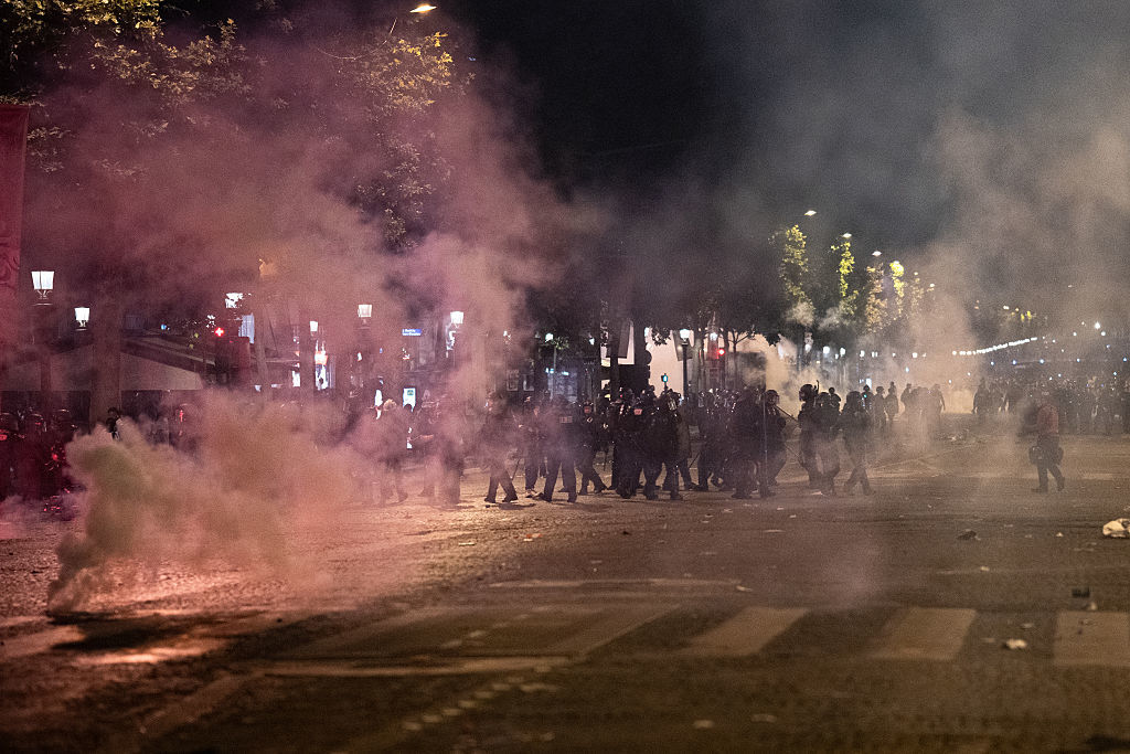 Triomphe en Allemagne, chaos en France : les débordements en France ...
