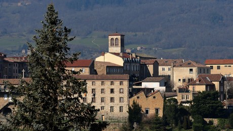 France : les ruraux et habitants des banlieues se sentent de plus en plus marginalisés, selon une étude