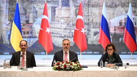 Le grand écart de la diplomatie turque : sur les pas de Hakan Fidan