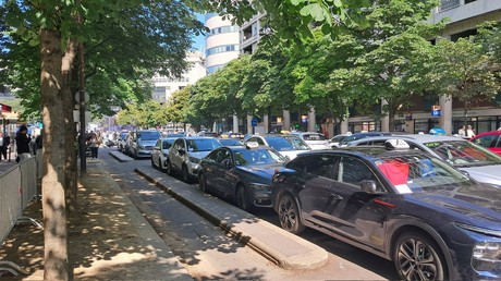 France : les chauffeurs de taxis et de VTC se mobilisent à Paris et dans plusieurs villes du pays