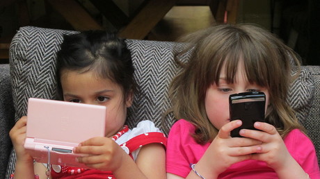 Un rapport alerte sur la santé mentale des enfants, en péril face aux réseaux sociaux