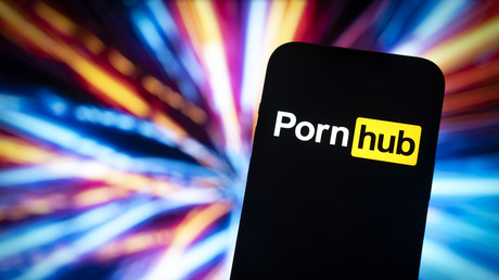 L’Arcom menace de bloquer cinq sites porno pour non-vérification d’âge