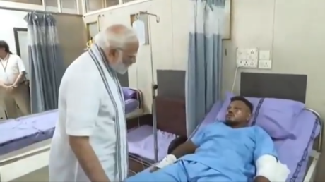 «Tout est arrivé en une minute» : le seul survivant du crash aérien en Inde raconte son sauvetage