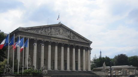 Adoption surprise de la loi de simplification : un texte controversé fracture l’Assemblée