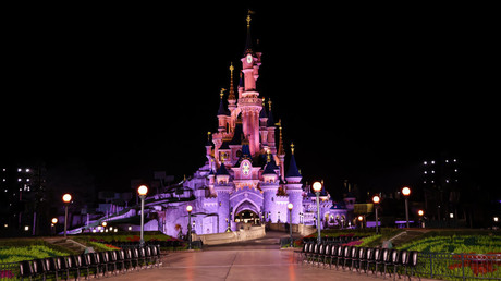 Un «faux» mariage entre un Britannique et une Ukrainienne de neuf ans organisé à Disneyland
