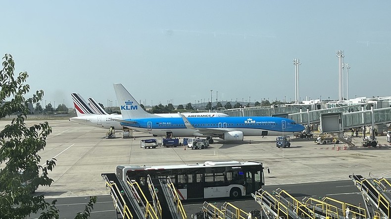 Grève des contrôleurs aériens : perturbations majeures pour les départs en vacances