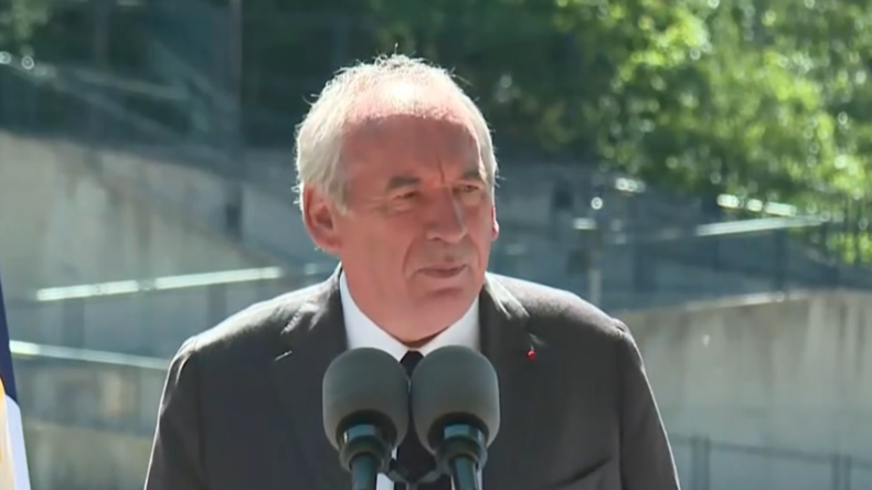 François Bayrou échappe à une nouvelle motion de censure socialiste