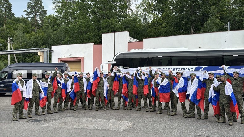 Des militaires russes rapatriés ce 4 juillet après un nouvel échange de prisonniers avec l’Ukraine