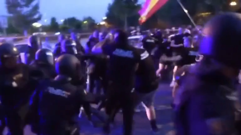 Espagne : une manifestation anti-immigration tourne en affrontements avec la police (VIDÉO)