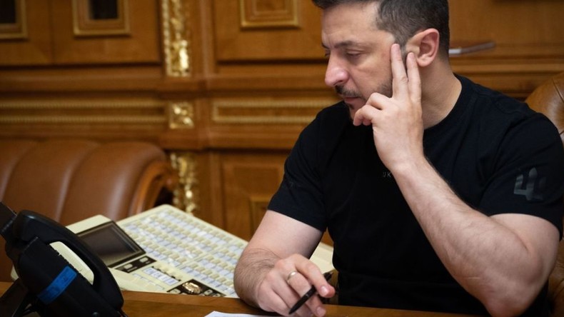 L’Europe face à l’incohérence américaine sur l’Ukraine : Kiev attend depuis un mois au bout du fil