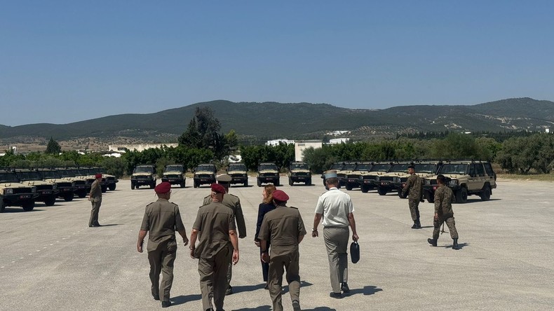 Tunisie : 20 véhicules militaires français remis à l’armée de terre