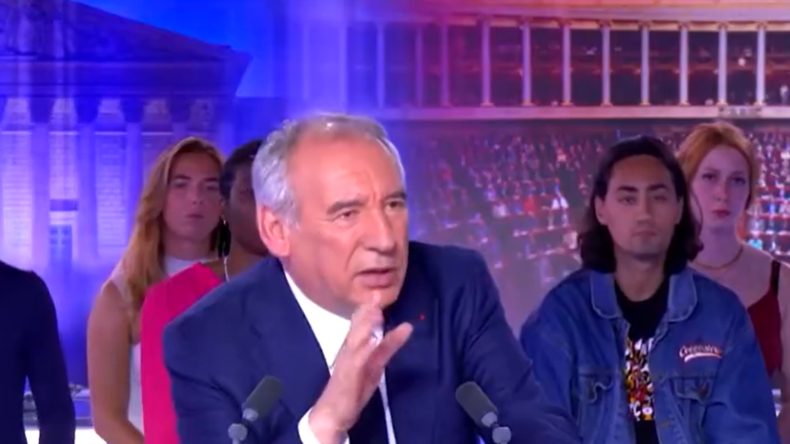 Bayrou fixe un cap budgétaire pour 2026 sans augmenter les impôts