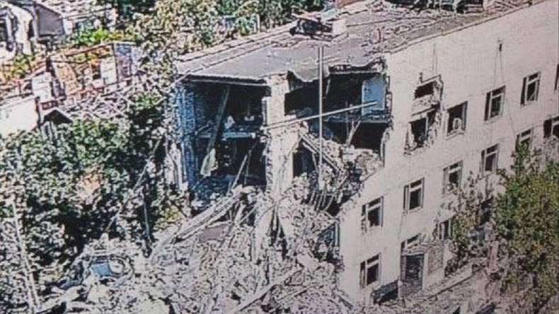 «Des civils se trouvent sous les décombres» : un immeuble s’effondre dans la région de Kherson après une frappe ukrainienne