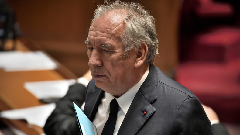 Sondage en France : Bayrou toujours au fond du trou, malgré une légère embellie