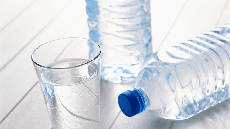 Tunisie : la consommation d’eau en bouteille atteint le seuil alarmant de 244 litres par habitant