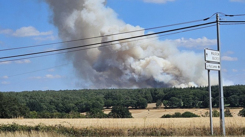 Incendie à Brocéliande : 370 pompiers mobilisés, 100 hectares brûlés