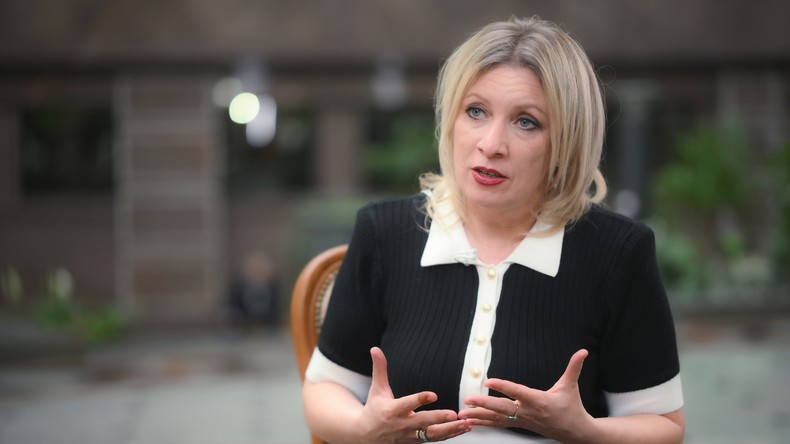 «Le satanisme progresse» : Maria Zakharova condamne la volonté de Paris de supprimer les jours fériés du Lundi de Pâques et de la Victoire sur le nazisme du 8 mai