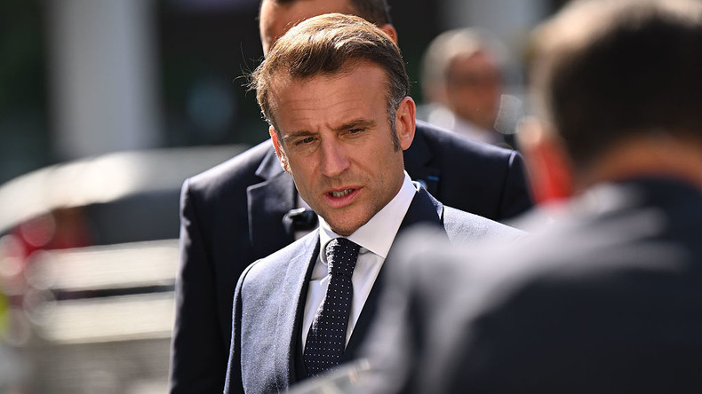 Fâché, Macron annule son rendez-vous avec Retailleau et délègue à Bayrou