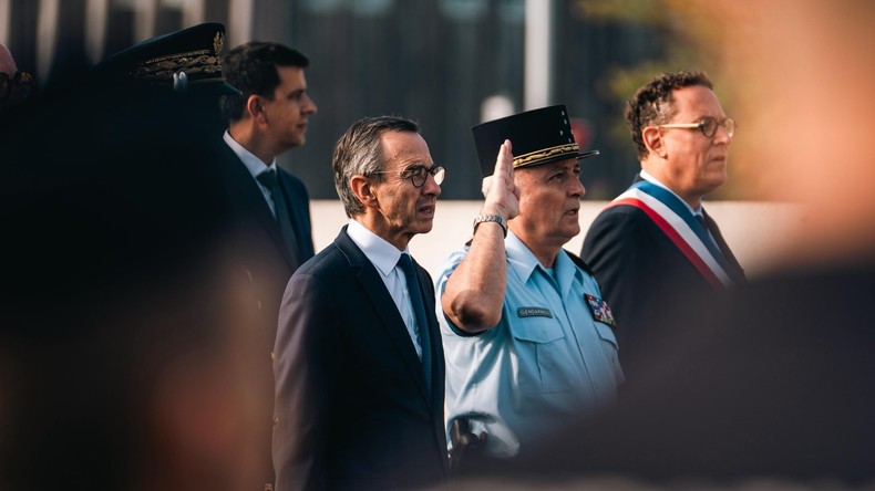 Valises diplomatiques : l’Algérie dénonce une entrave française et applique la réciprocité