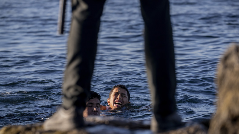 Maroc : 54 enfants traversent à la nage une mer agitée jusqu'à Ceuta