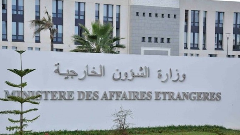 Alger répond fermement à Paris dans l’affaire des valises diplomatiques