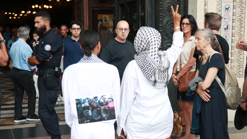 Paris : des militants propalestiniens interrompent une messe à La Madeleine