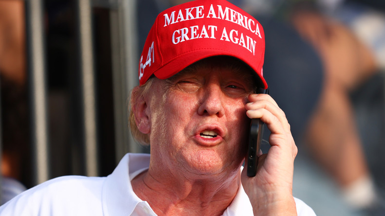 Exit le protocole : «Emmanuelllll» appelle «Donalddddd» sur son téléphone perso