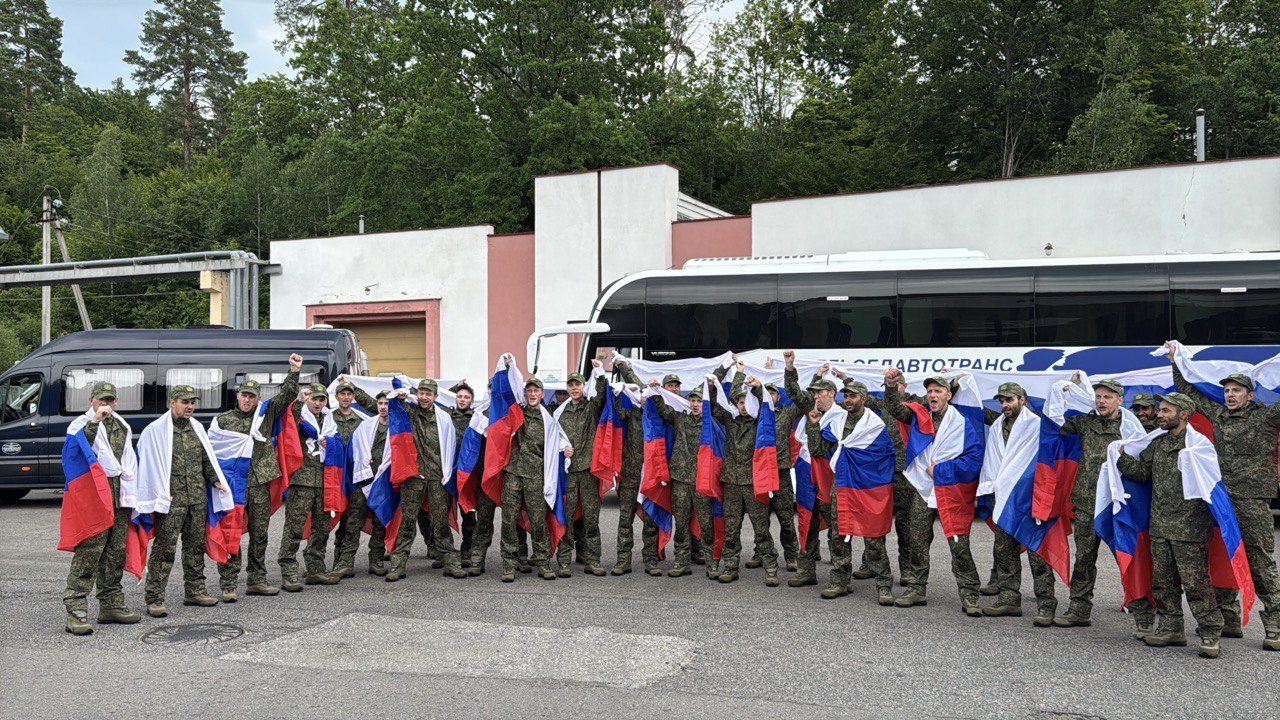 Des militaires russes rapatriés ce 4 juillet après un nouvel échange de prisonniers avec l’Ukraine