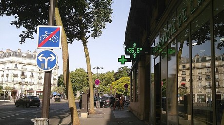 La France à l’arrêt face à une canicule écrasante, le gouvernement pointé du doigt