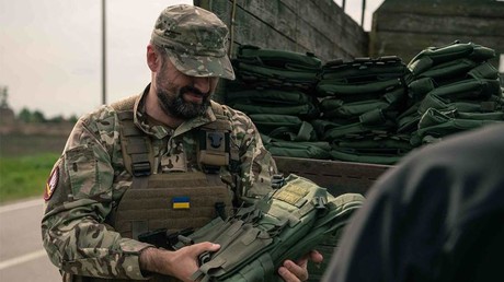 Gilets défectueux, millions détournés : une entreprise finlandaise au cœur d’un scandale d’armement entre Helsinki et Kiev