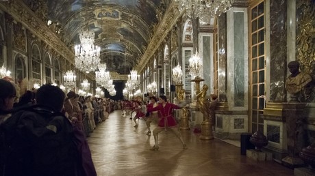 Un spectacle historique critiqué par la gauche à Moulins