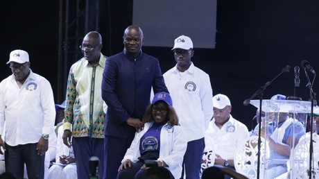 Gabon : le président Oligui Nguema fonde officiellement son parti, l’Union démocratique des bâtisseurs, à Libreville