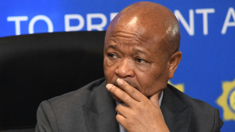 Afrique du Sud : Cyril Ramaphosa suspend le ministre de la Police pour collusion avec des groupes criminels
