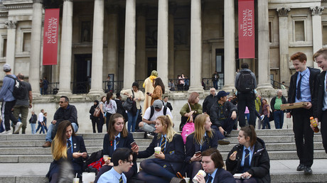 Lutte contre la misogynie dans les écoles britanniques : une initiative éducative dès 2026