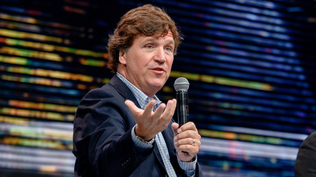Poutine «a fait un excellent travail pour la Russie», estime Carlson